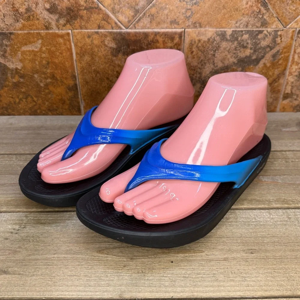 OOFOS flip flops - Picture 2 of 8